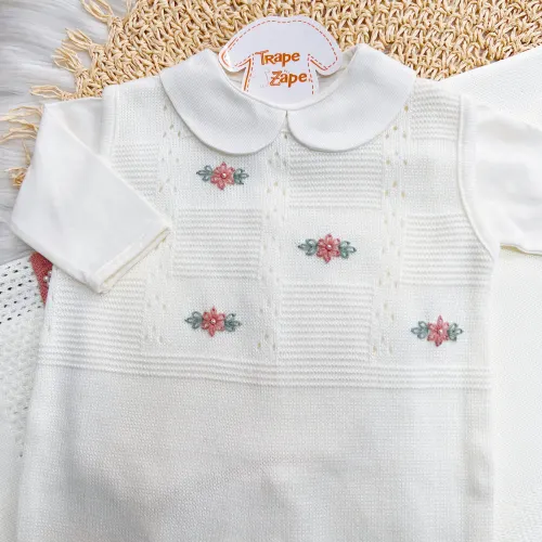  Saída de Maternidade Antônia- Off White com Rosê Manta Coração Dois Laços