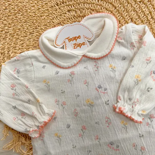 Macacão Anarruga com Gola Picueta - Jardim Encantado - Off White e Rose