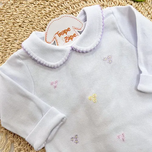  Macacão Tricotil (Tricot 100% Algodão) com Gola e Bordado - Branco Florzinhas