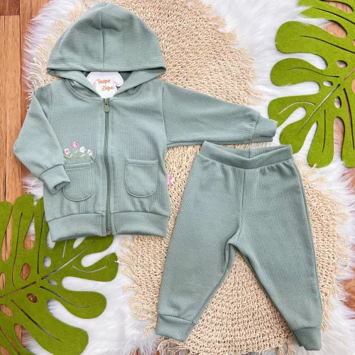 Conj. Jaqueta com Flores Bordadas no Bolsinho e Calça Ribana - Verde