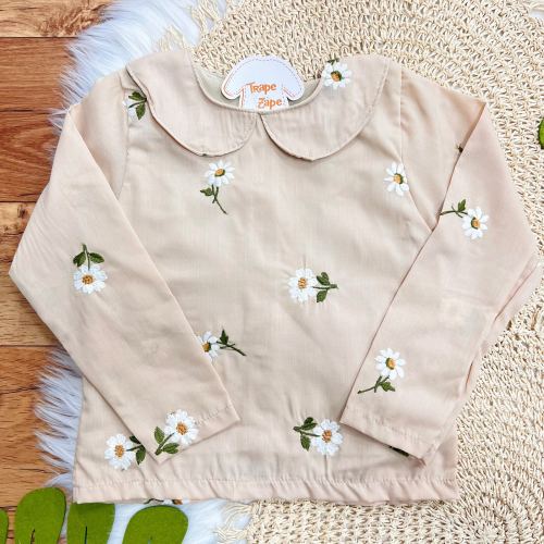 Conj. Blusa Manga Longa Bordada com Flores Brancas e Short Saia de Veludo - Areia e Ferrugem