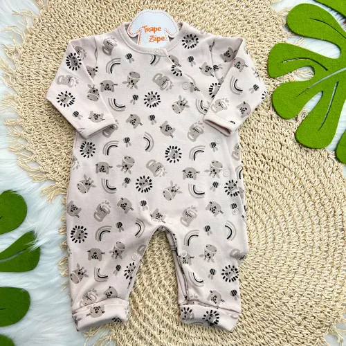 Macacão Malha Trape Zape - Safari e Bumbum Bordado Baby Leão - Bege