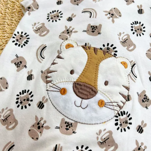 Macacão Malha Trape Zape - Safari e Bumbum Bordado Baby Tigre - Off White