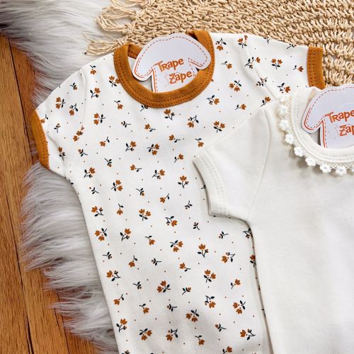 Conj. de Malha 3 peças - Coelhinha no Bolsinho - Mostarda e Off White