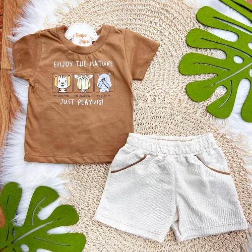 Conj. Camiseta Enjoy the Nature e Bermuda em Linho - Marrom e Areia