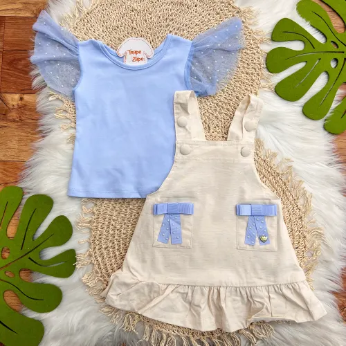 Conj. Blusa Babadinho em Tule com Pérolas e Salopete em Linho - Azul e Areia