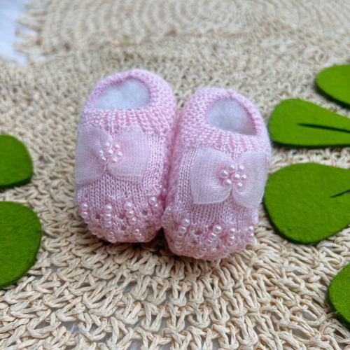 Sapatinho/sapatilha de linha Laço cetim rosa com pérolas