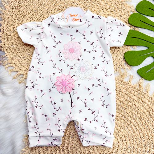 Macacão Curto Trape Zape - Três Flores - Rosa e Off White