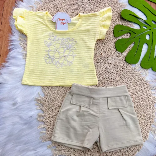 Conj. Blusa Flor Tropical Bordada e Short - Amarelo e Areia