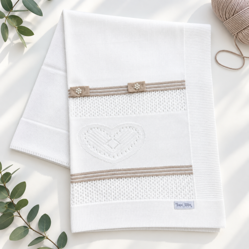 Manta de Linha Coração Dois Laços - Branco e Areia