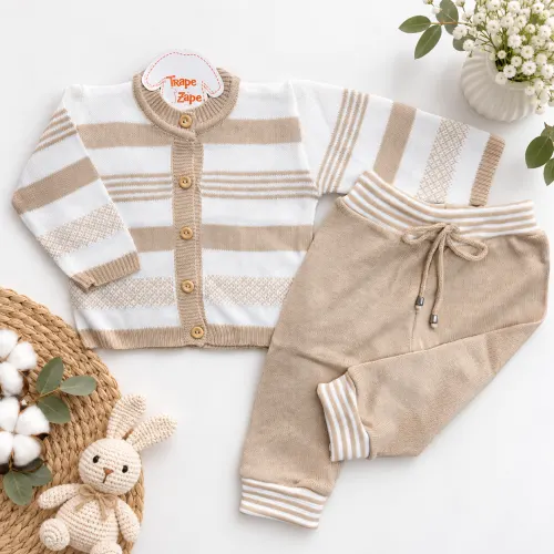 Conjunto de linha casaco listrado calça areia