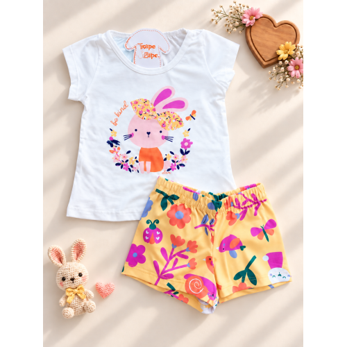 Conj. Blusa Coelhinha Be Kind e Short - Off White e Amarelo